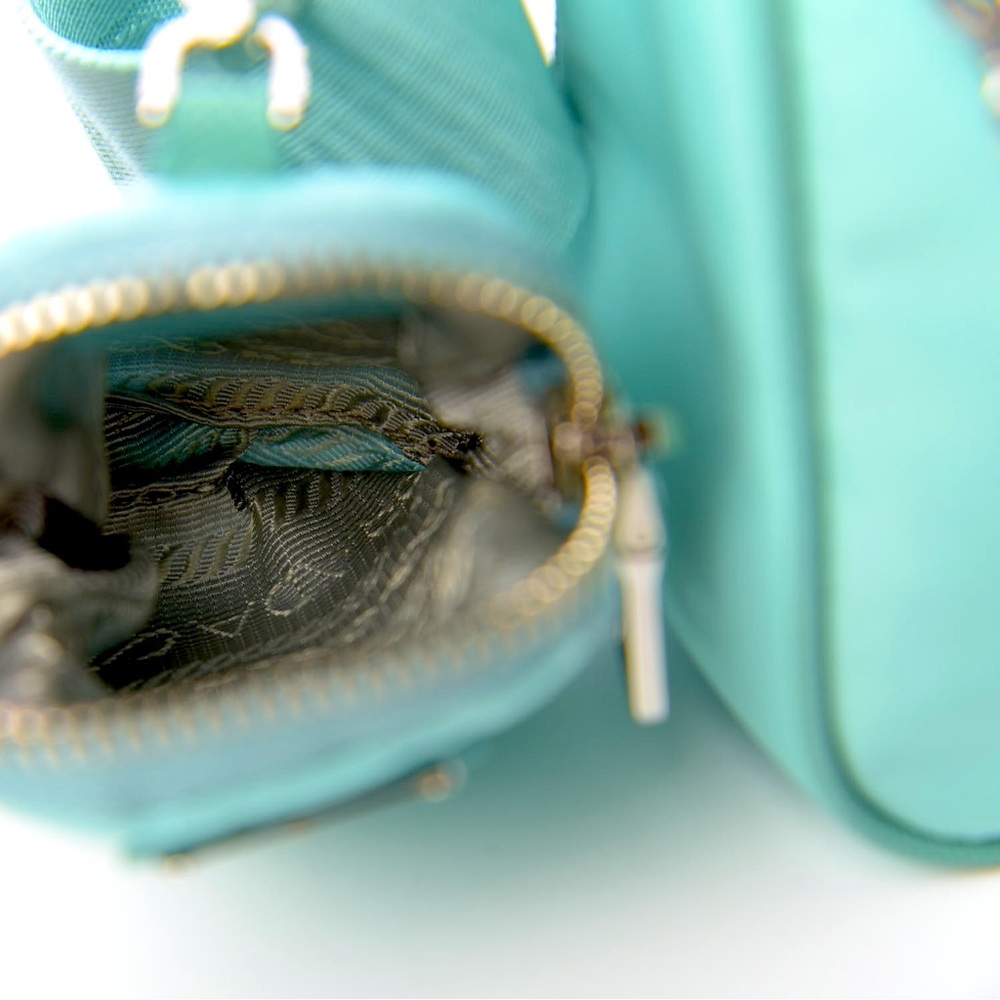 Rare & Authentic Prada Re-Edition 2005 Nylon Bag in Jade Green Like Tiffany Blue - Picture 6 of 16